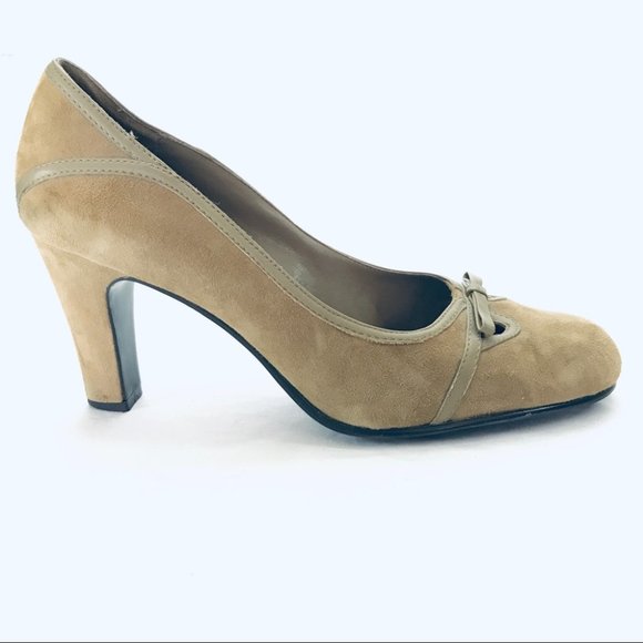 Comfortable Neutral Sz 9 Day Time Suede Taupe Round Toe Pump True to Size - Picture 1 of 8